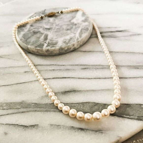 Vintage Simulated Pink Pearl Necklace Round Graduated Size Beads Unsigned - Picture 2 of 8